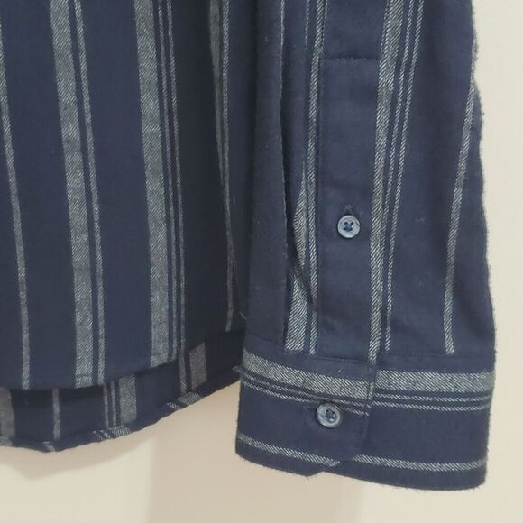Vince Mens M Classic Fit Shirt Long Sleeve Blue Gray Striped Button Front cotton - Picture 6 of 9